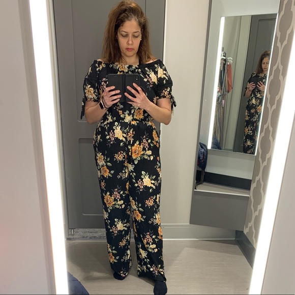 Meet your Posher, Dalia. Lived all over the world. - Picture 3 of 5